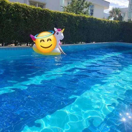 Plaja Yakin Havuzlu Bueyuek 베렉