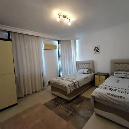 Plaja Yakin Havuzlu Bueyuek